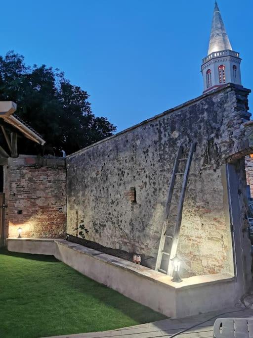 Gite Le Jardin Secret Et Gite Au Temps Suspendu Montpezat  Экстерьер фото